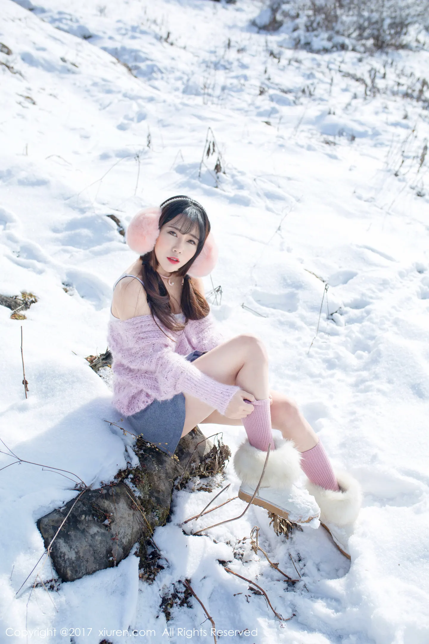 图片[2]-[XiuRen秀人网]VOL.720 嫩模兜豆靓Youlina冰天雪地里黑色蕾丝内裤冰冷诱惑写真51P-秀人网官方网站